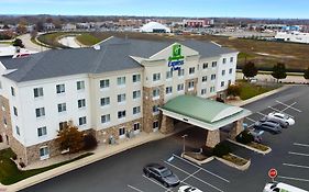 Holiday Inn Express & Suites Waukegan